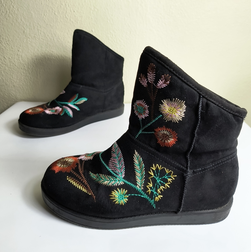 Indigo Rd 7.5M Black Flower Embroidery Short Boots Boho Hippie